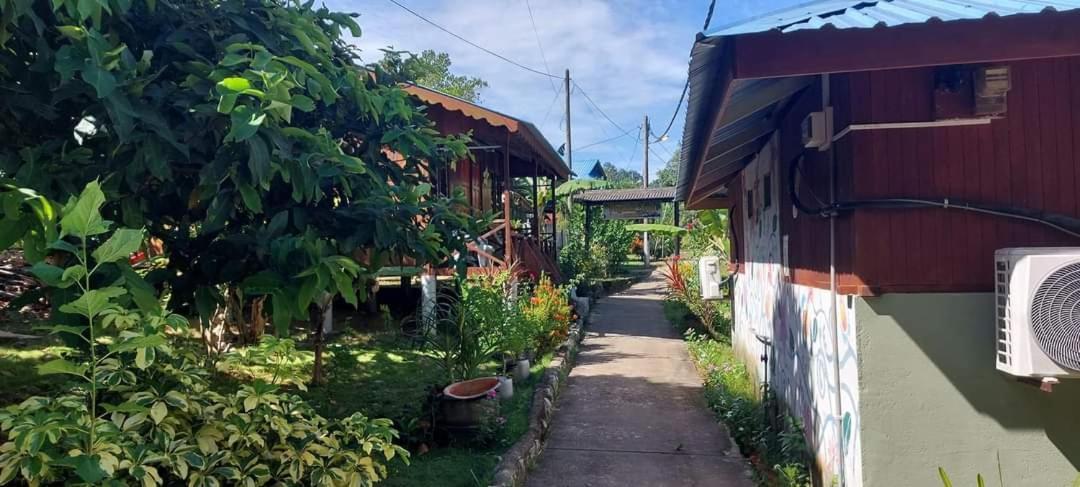 Ella'S Place Salang Tioman Kampong Ayer Batang Ngoại thất bức ảnh